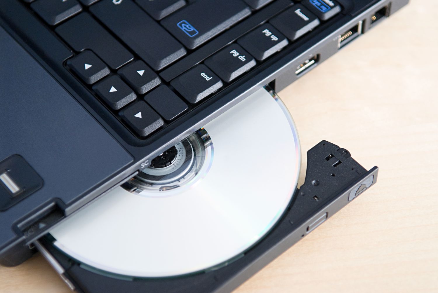 چرا درایو DVD سیستم کار نمی‌ کند؟