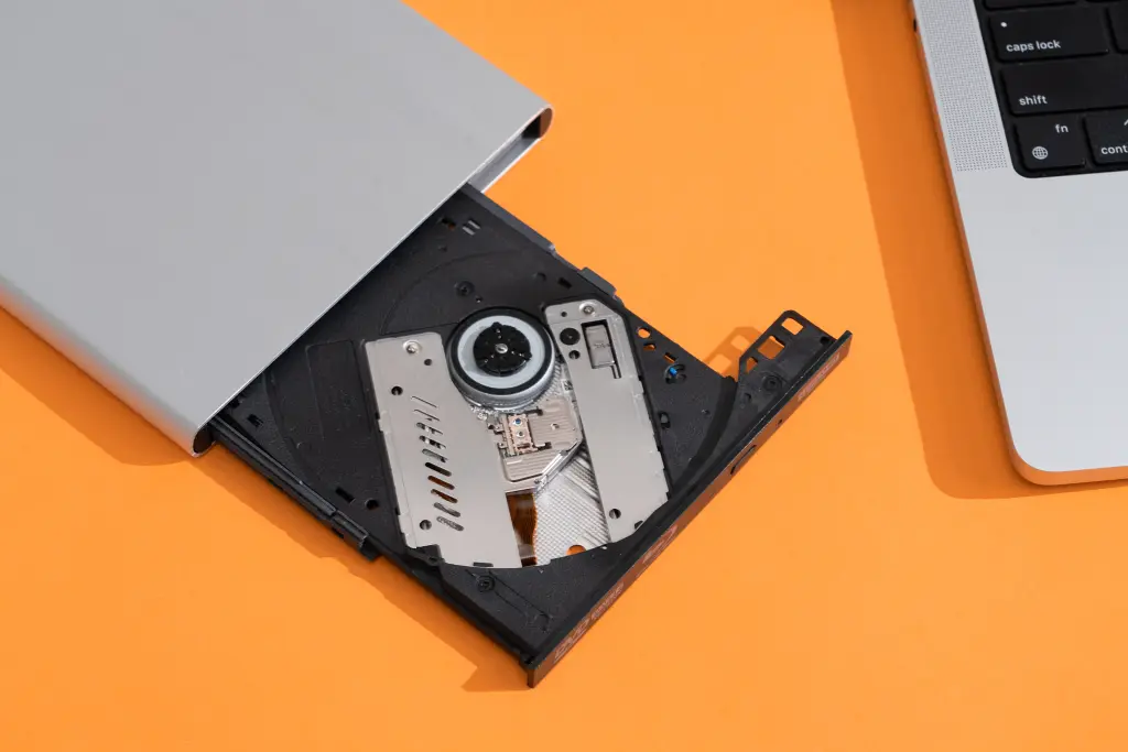 چرا درایو DVD سیستم کار نمی‌ کند؟